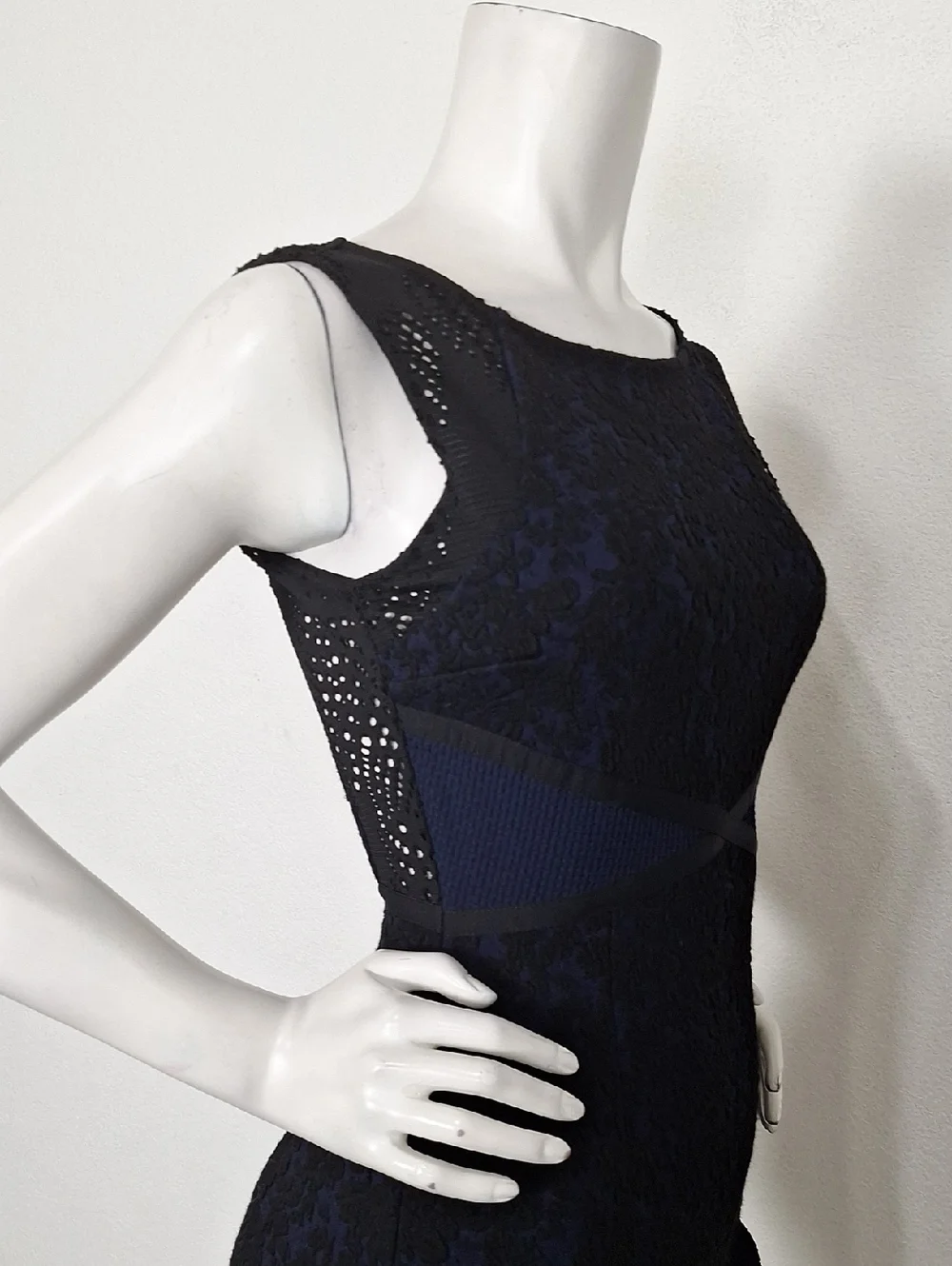 Moulinette Sours Anthropologie Navy Blue Black Larkin Lace Sheath Dress Size 0P